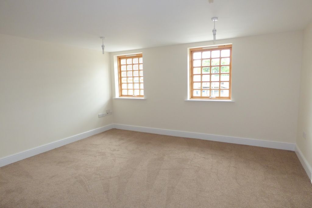 Property photo 3 of 10 Living Room