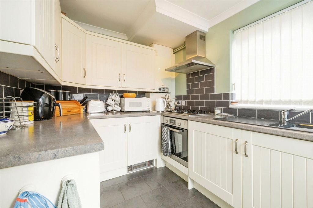 Property photo 2 of 12 Kitchen