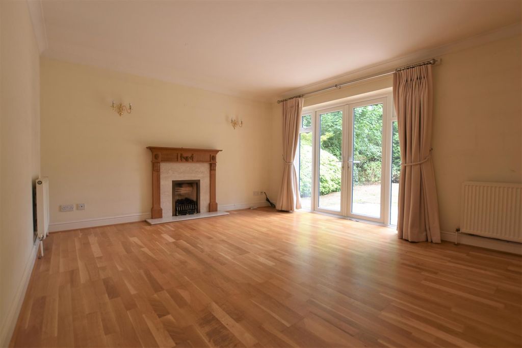 Property photo 2 of 10 Living Room 3.Jpg