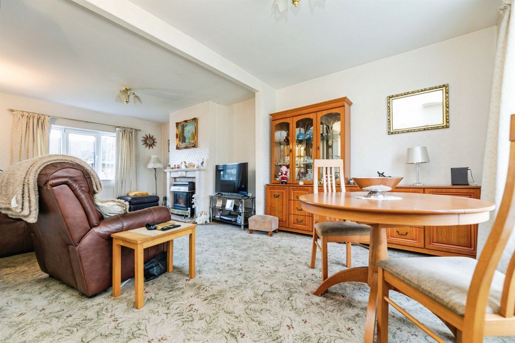 Property photo 2 of 21