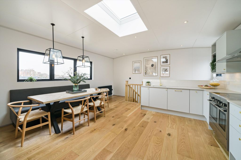 Property photo 3 of 17 Image