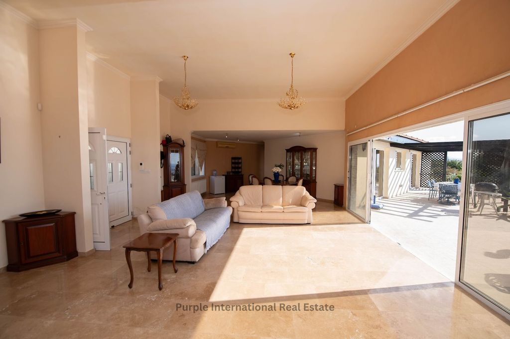 Property photo 3 of 46