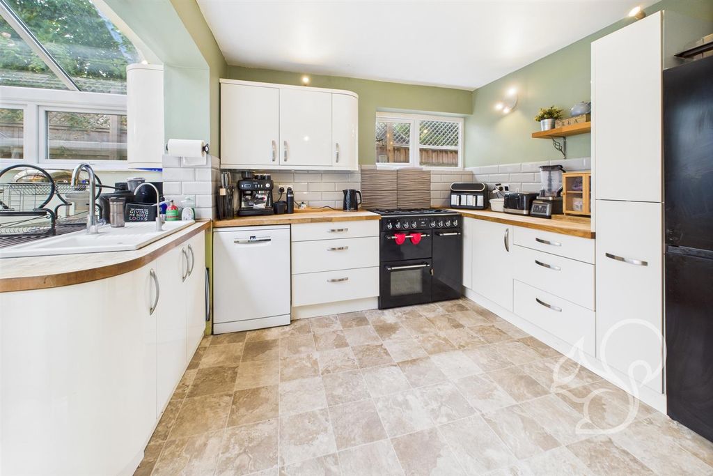 Property photo 2 of 25 Kitchen