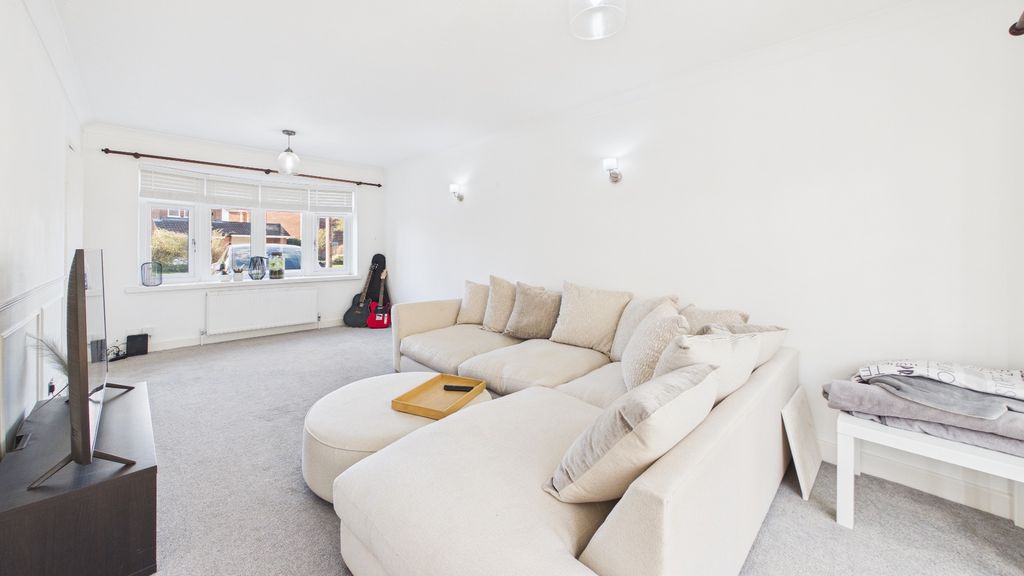 Property photo 3 of 24 49076412