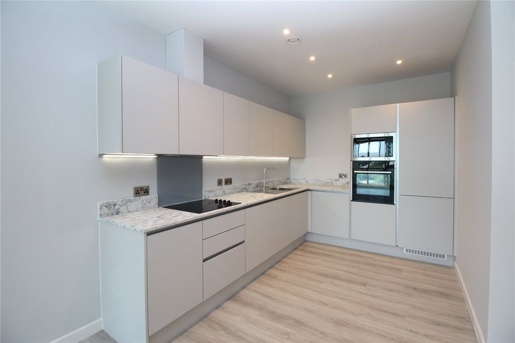 Property photo 2 of 10 Kitchen