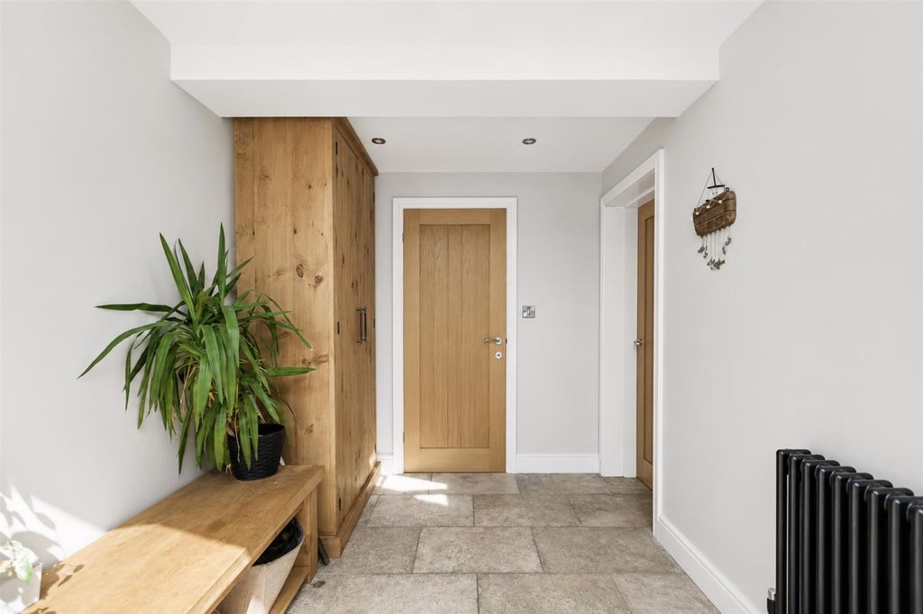 Property photo 3 of 38 Entrance Hall_2.Jpeg