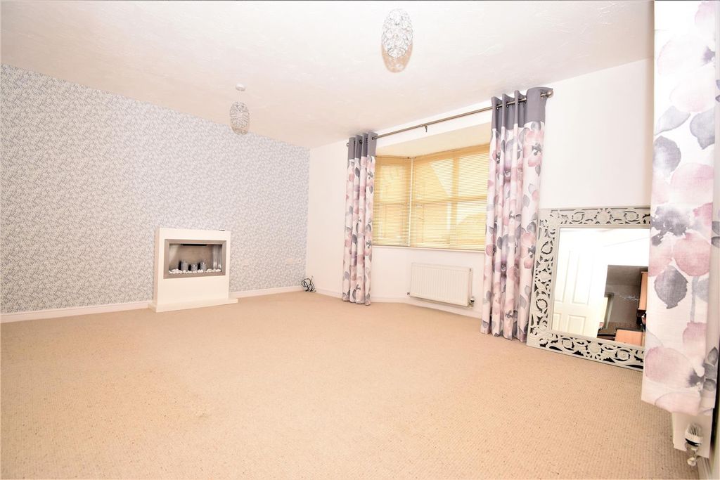 Property photo 2 of 11 Lounge