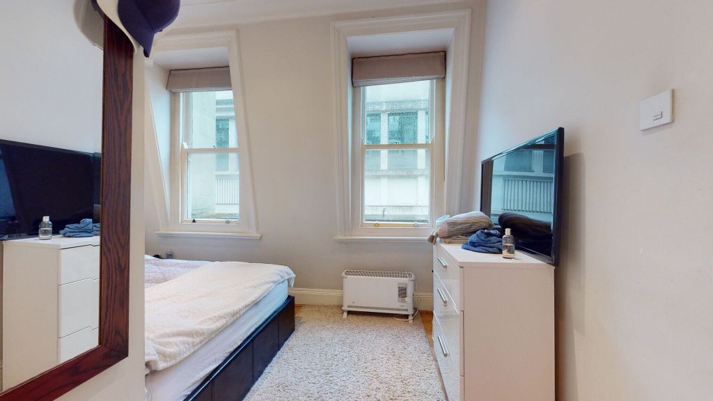 Property photo 3 of 17 Bedroom