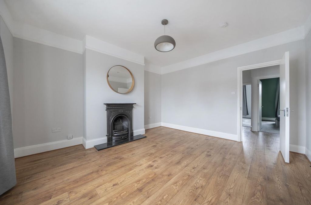 Property photo 2 of 12 Lounge2.Jpg