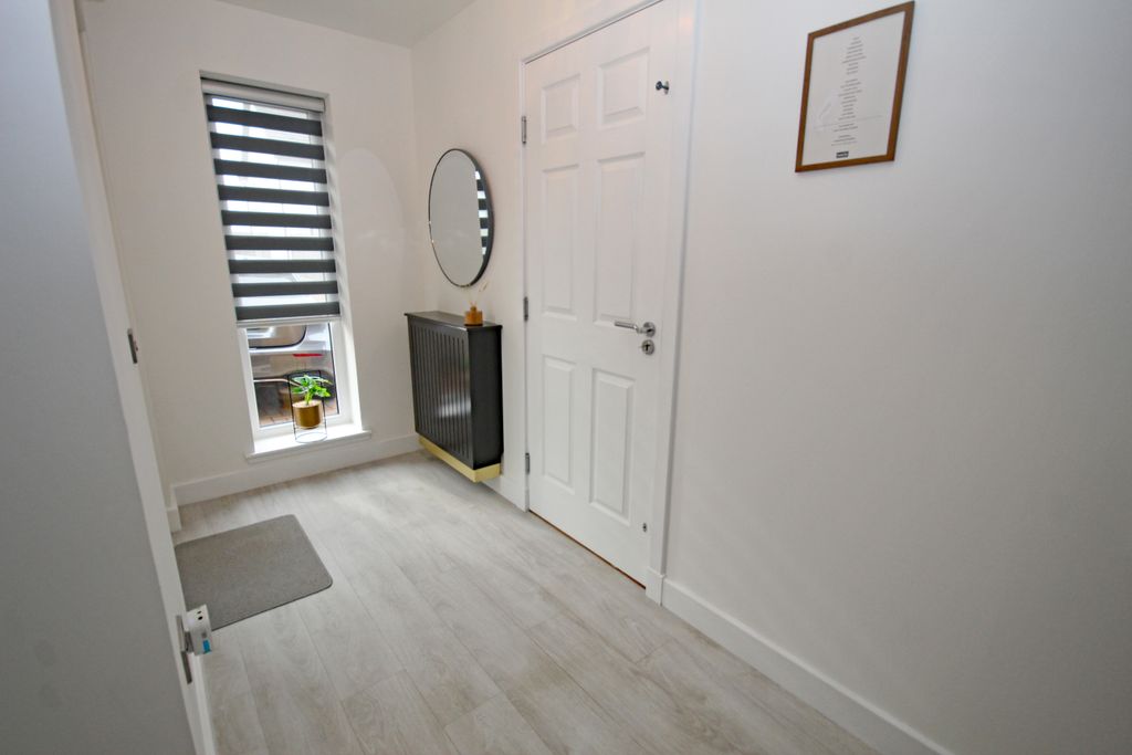 Property photo 2 of 39