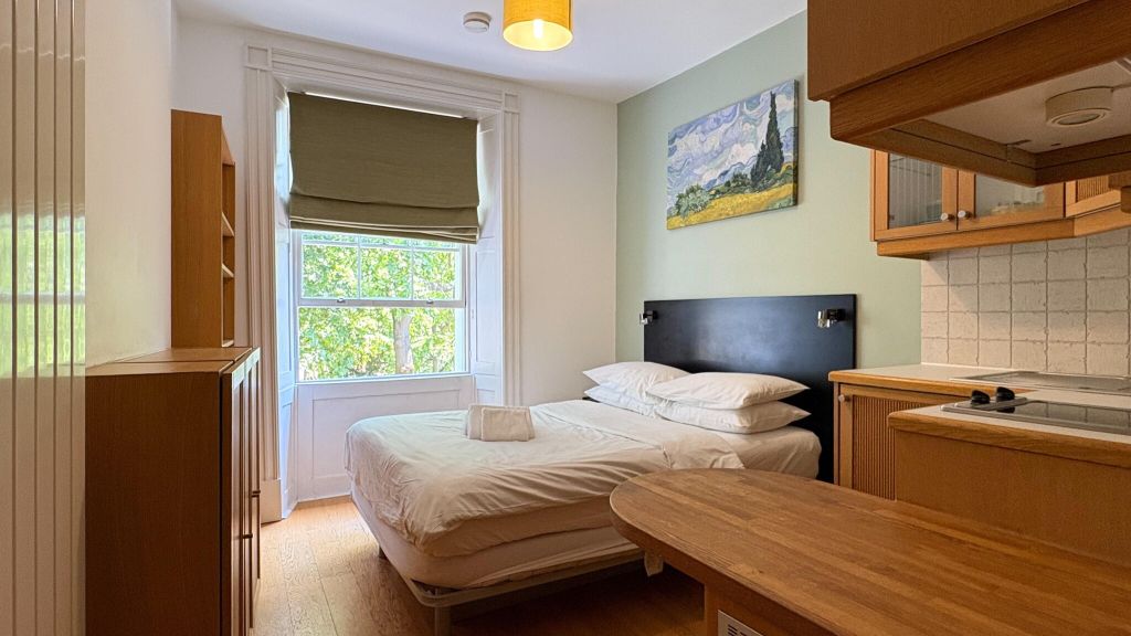Property photo 1 of 9 Bedroom