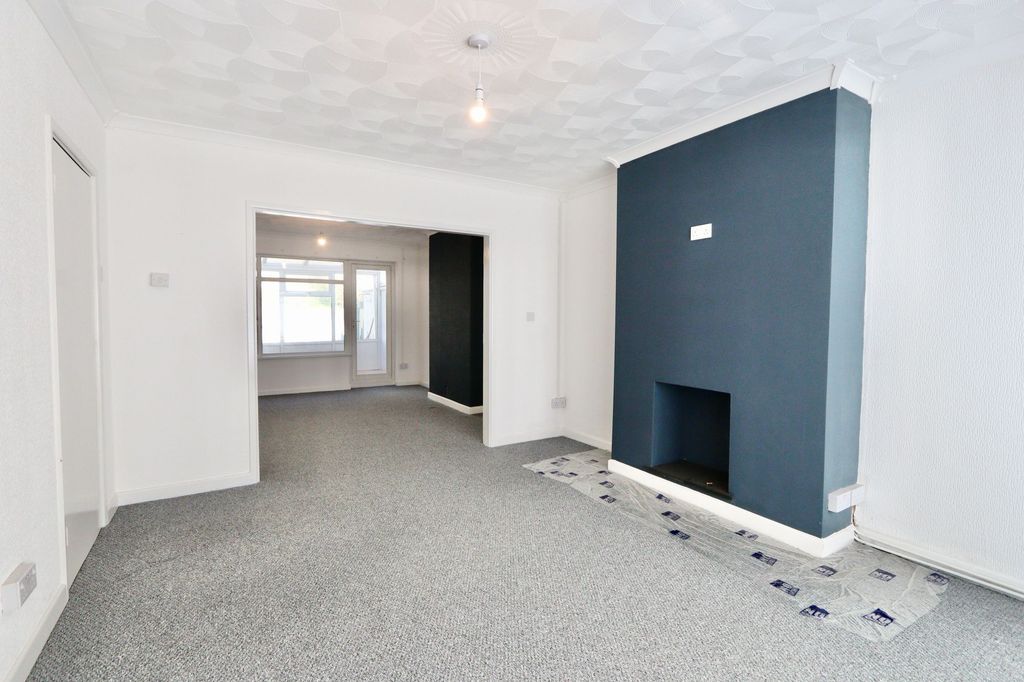 Property photo 2 of 34