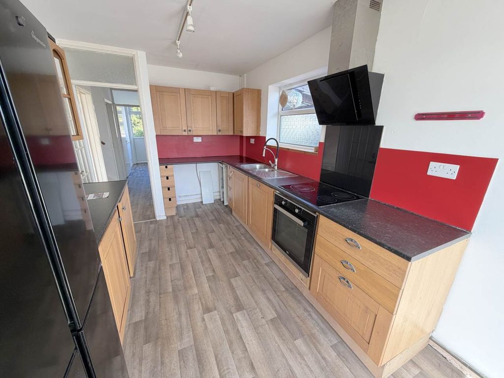 Property photo 3 of 16 Kitchen