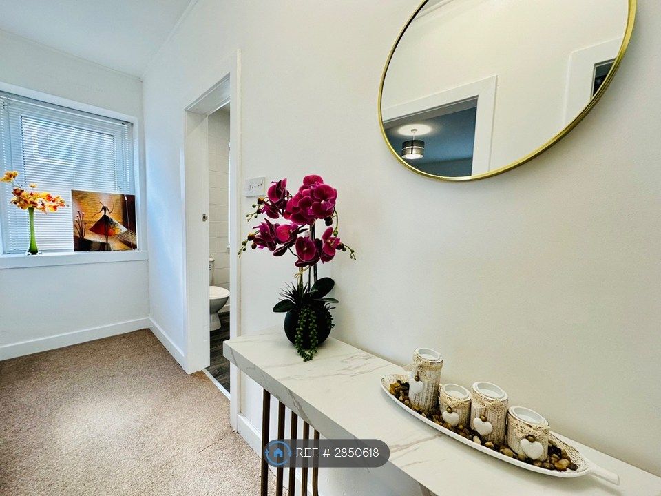 Property photo 2 of 24 Hallway