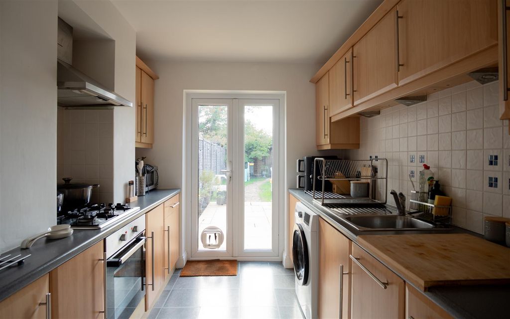 Property photo 3 of 15 New North Road, Reigate - Final Images - Ralph Jam