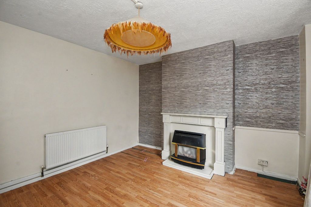 Property photo 3 of 18 89 Beechwood Gardens, Slough, Sl1 2Hp