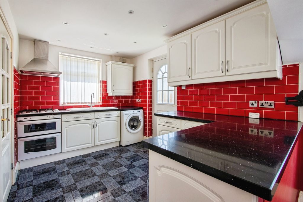 Property photo 3 of 13