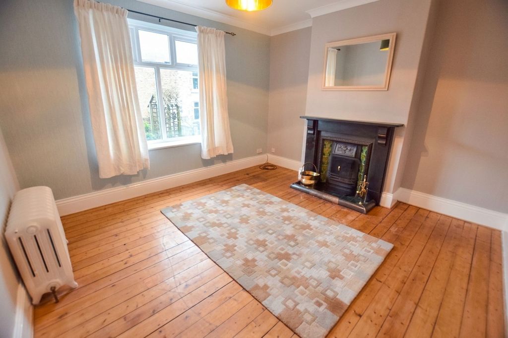 Property photo 2 of 10 Living Room