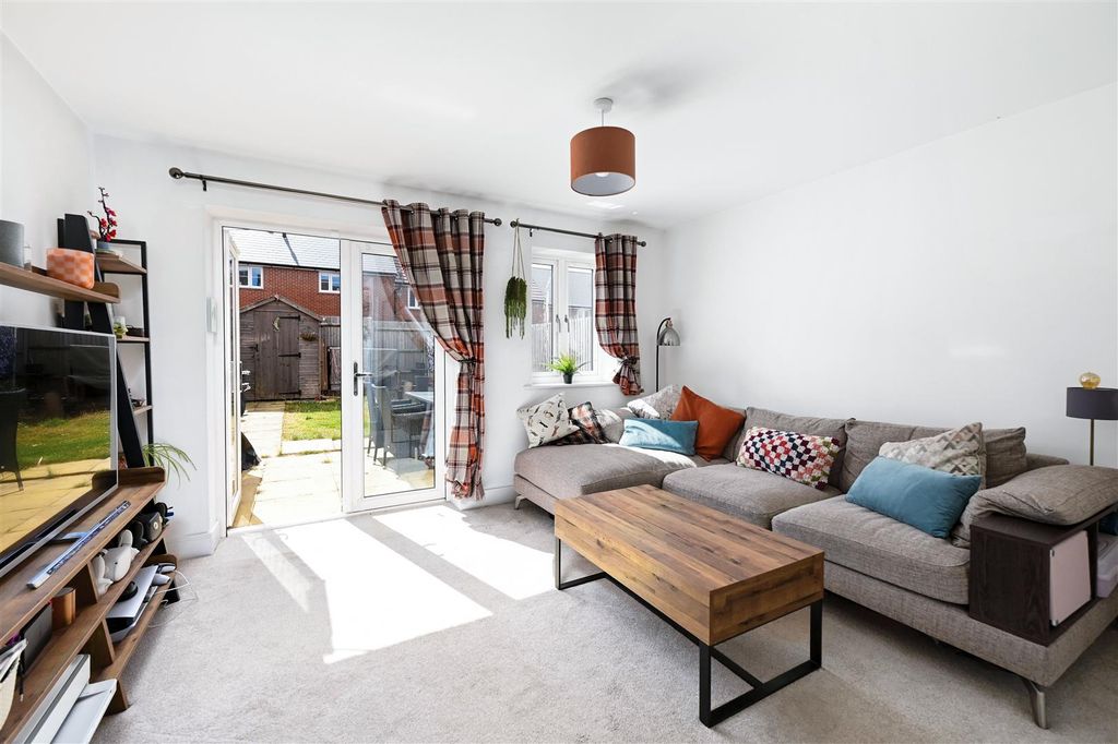 Property photo 3 of 10 Coltsfoot Way