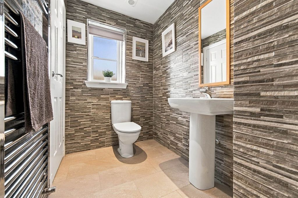 Property photo 3 of 29
