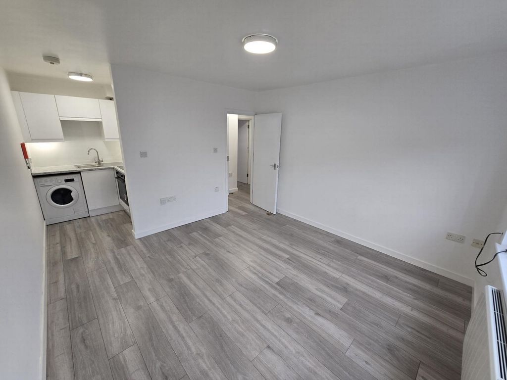 Property photo 3 of 7 Photo 2