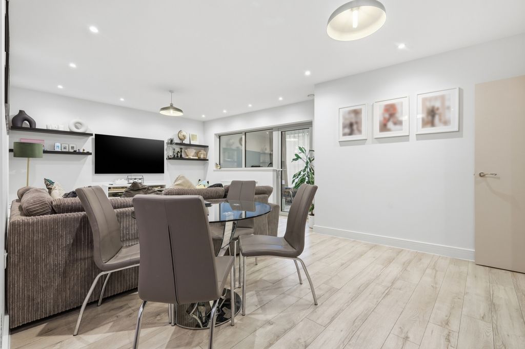 Property photo 3 of 24 009_Img_3289