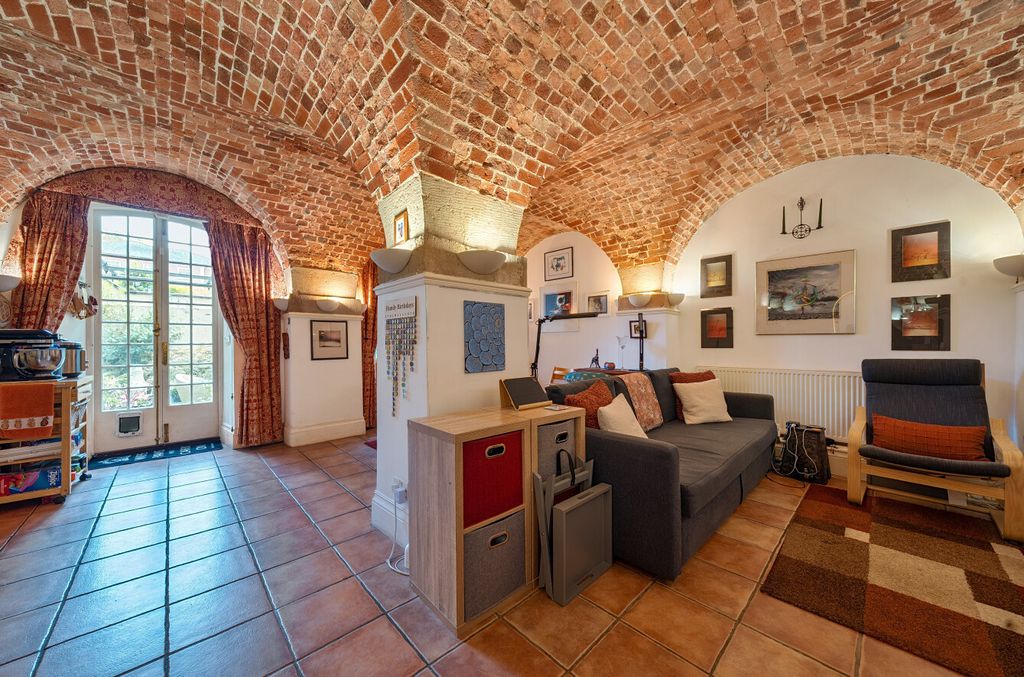 Property photo 3 of 22 1348897-40-68Cadd...