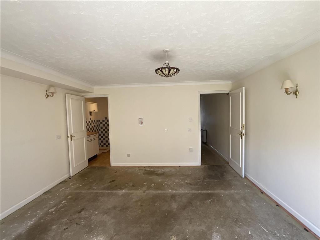 Property photo 3 of 7 Lounge
