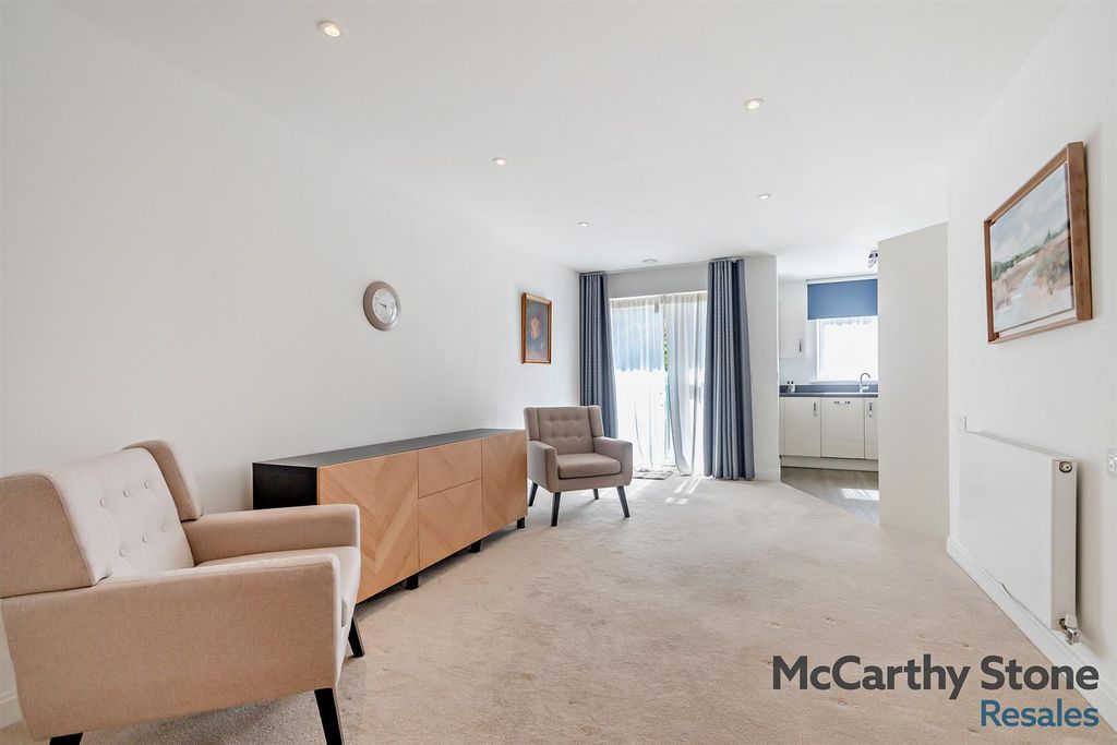 Property photo 2 of 22 8654707-Interior01-800.Jpg