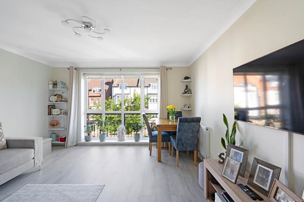 Property photo 1 of 15 03-931Fap-86230-Mck-Flat 5 Coombe Road-6-Small