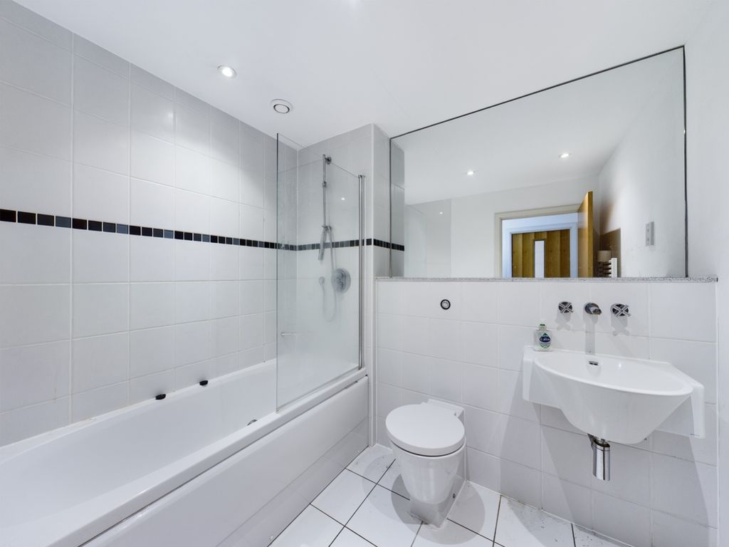 Property photo 2 of 6 Lrg_Cam00560P1-Pr0077-Still01