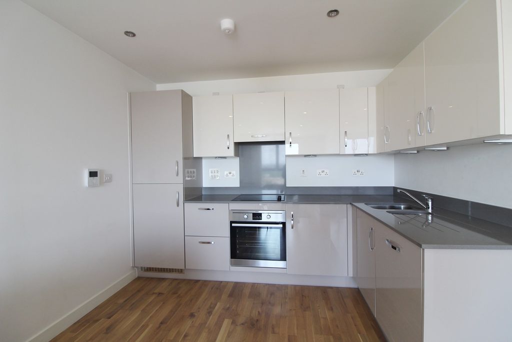 Property photo 3 of 7 Kitchen