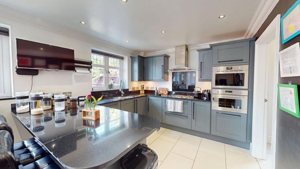 Property photo 2 of 40 4071243