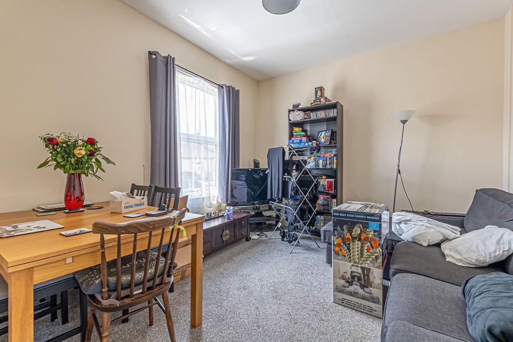 Property photo 2 of 28
