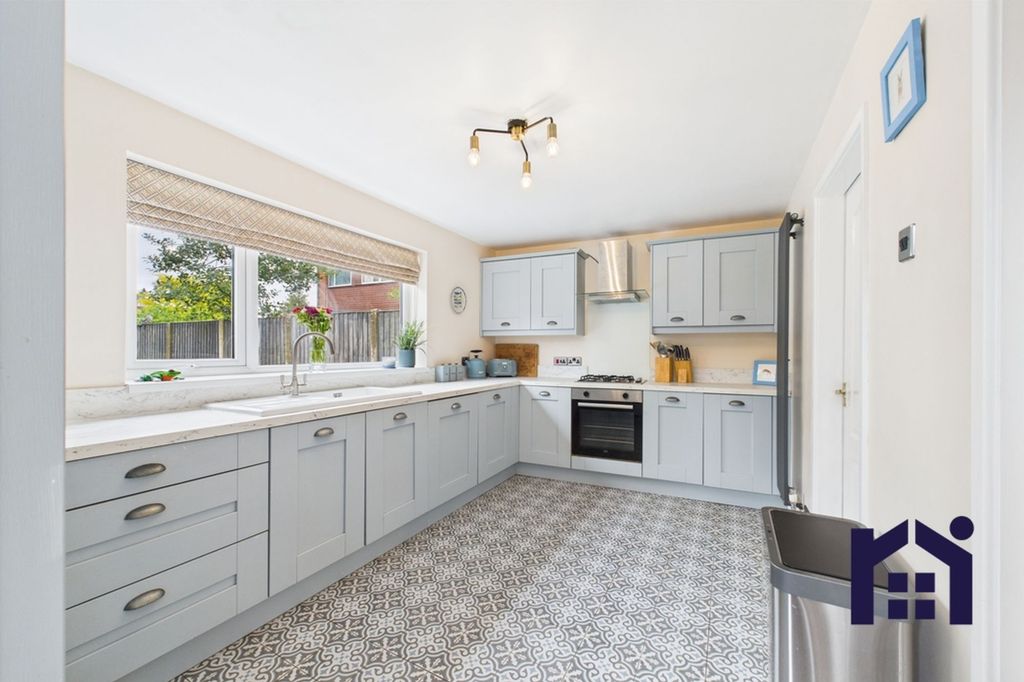 Property photo 2 of 24 Dining Kitchen