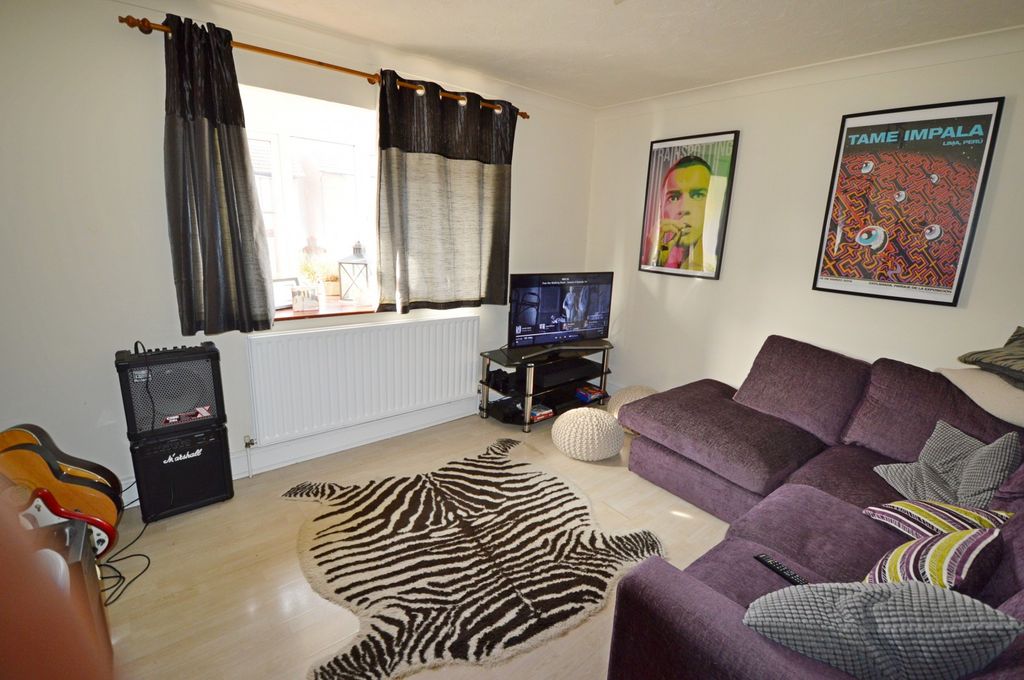 Property photo 2 of 5 Living Room