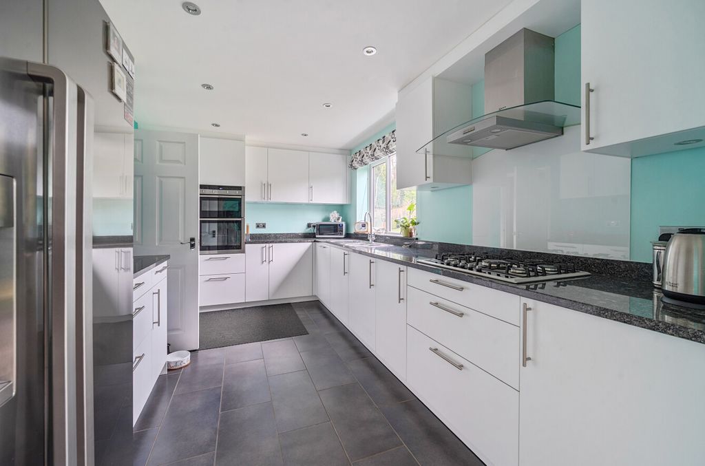 Property photo 3 of 22 1395694-17-6964Fb...