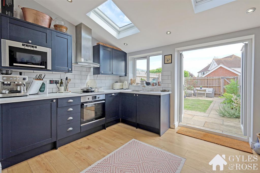 Property photo 3 of 16 Kitchen