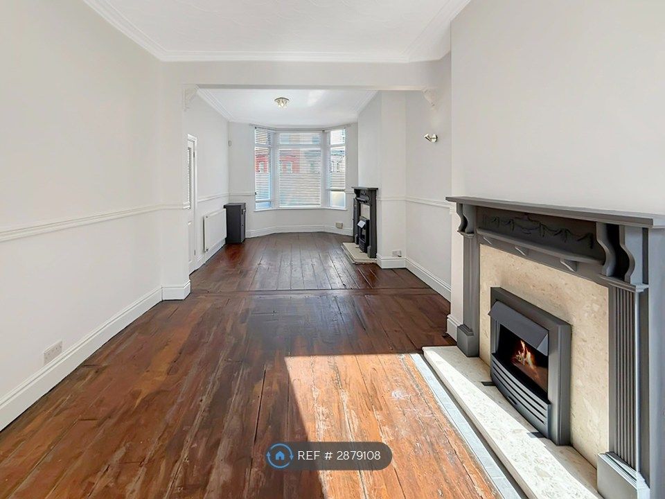 Property photo 3 of 12 Living Room