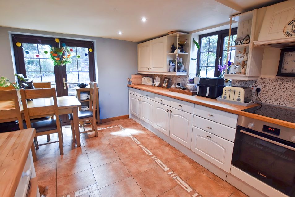 Property photo 2 of 22 Breakfast Kitchen 4