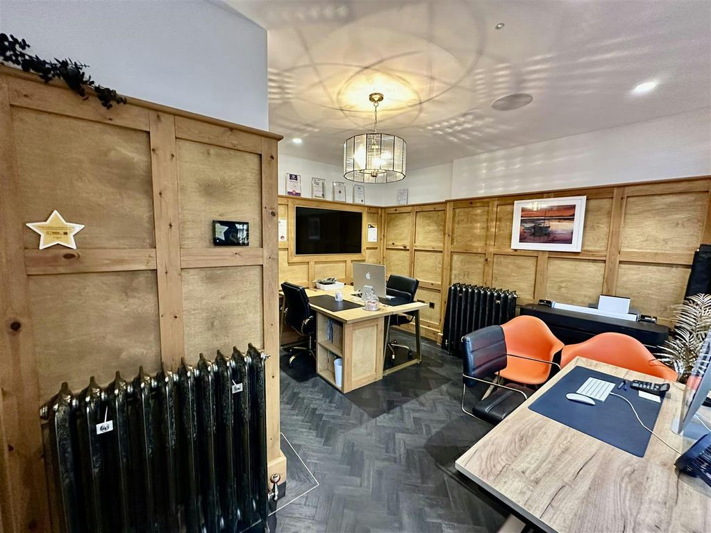 Property photo 3 of 7 Office