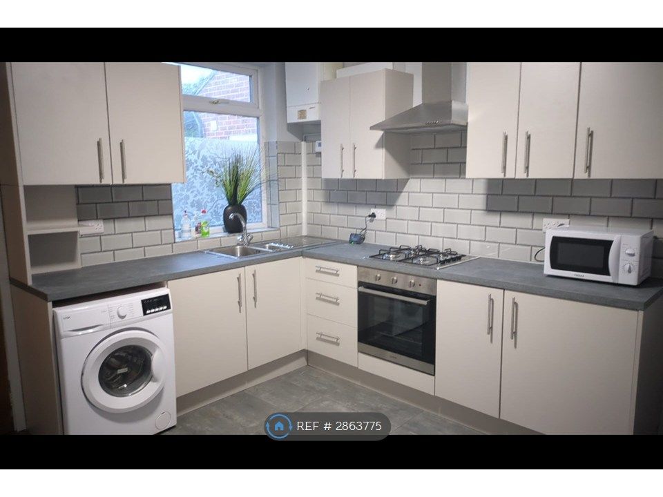 Property photo 1 of 9 Kitchen