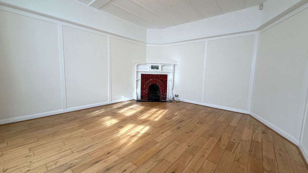 Property photo 2 of 11 5704421