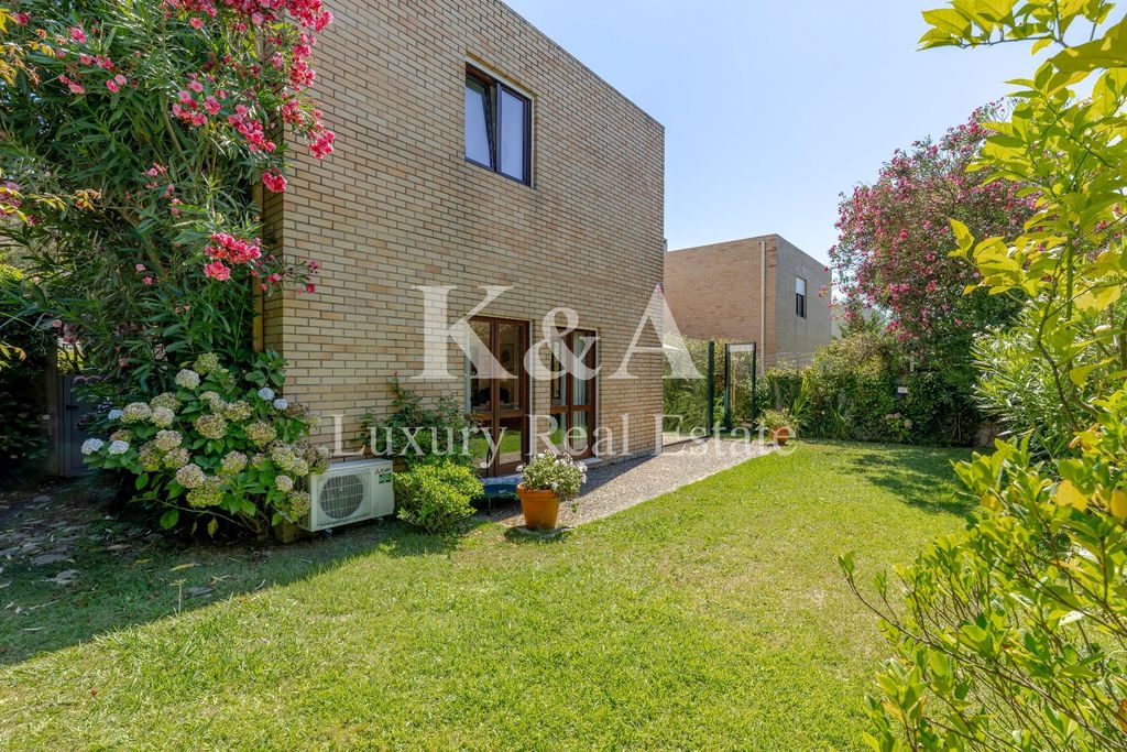 Property photo 2 of 31