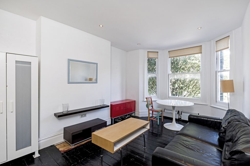 Property photo 3 of 10 Reception