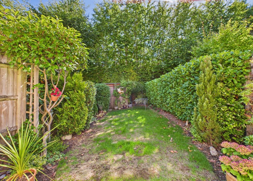 Property photo 3 of 19 Garden
