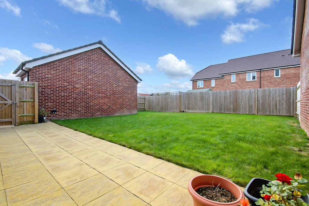 Property photo 3 of 16 Garden