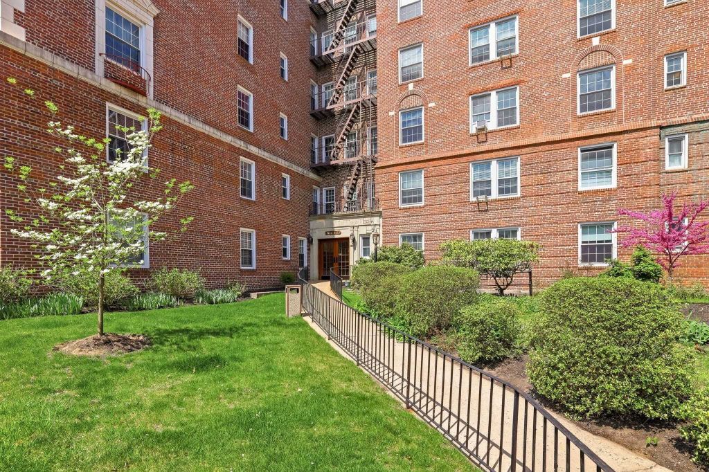 Property photo 1 of 29