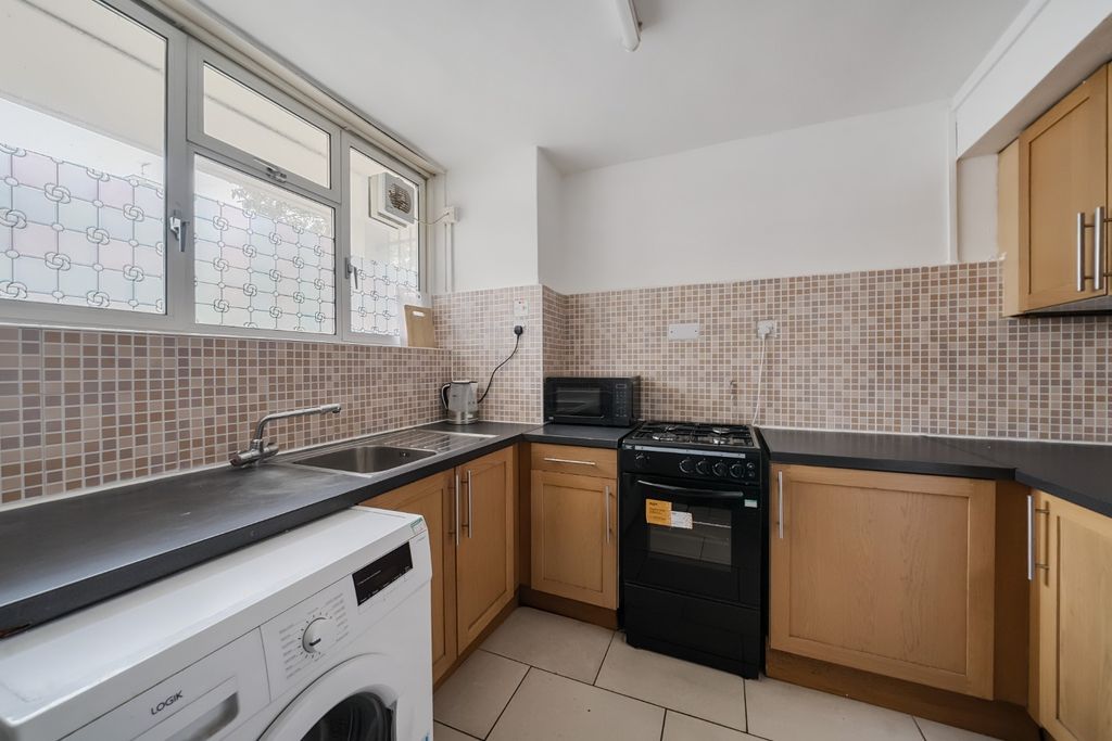 Property photo 2 of 12 3575103