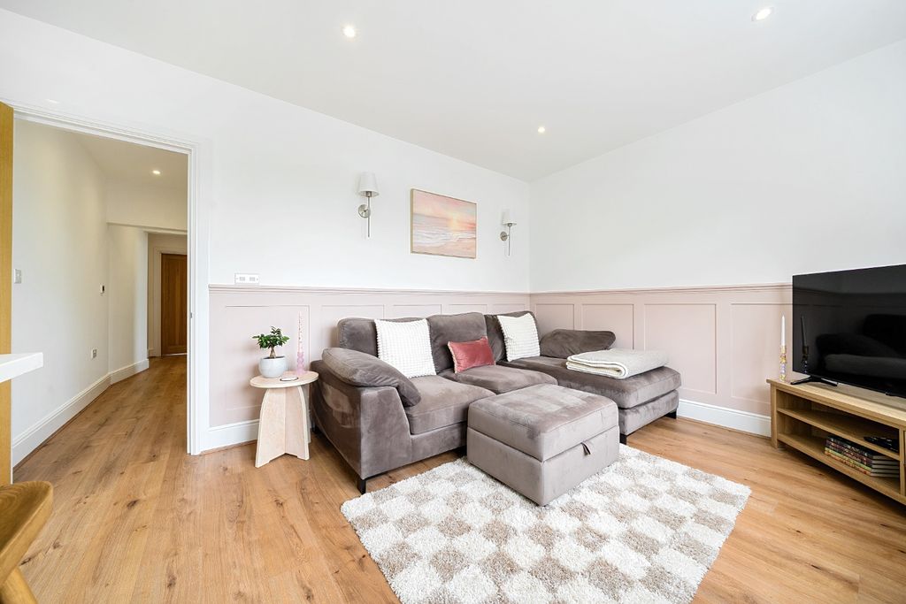 Property photo 3 of 15 4438043
